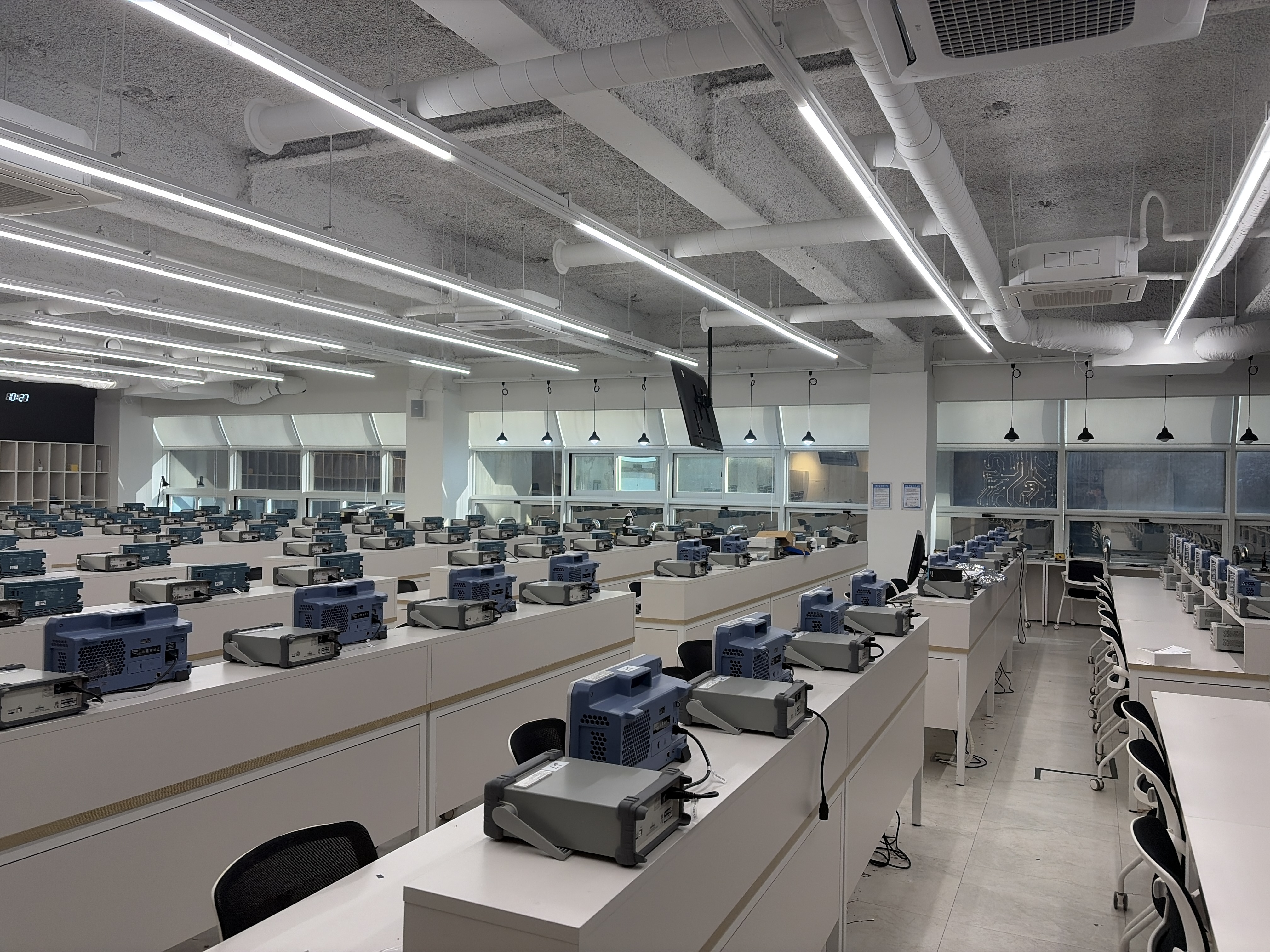 Electronics lab wide shot